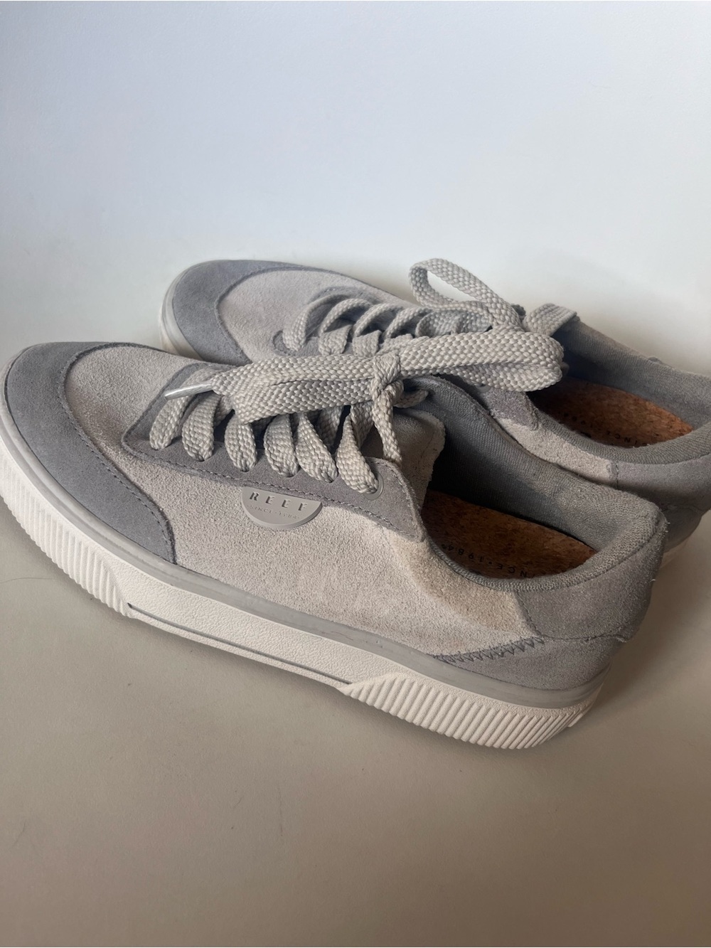 Reef Lay Day Lift Hidden Wedge Sneaker Women’s 8.5 Leather Gray White CJ6920 - Picture 6 of 9
